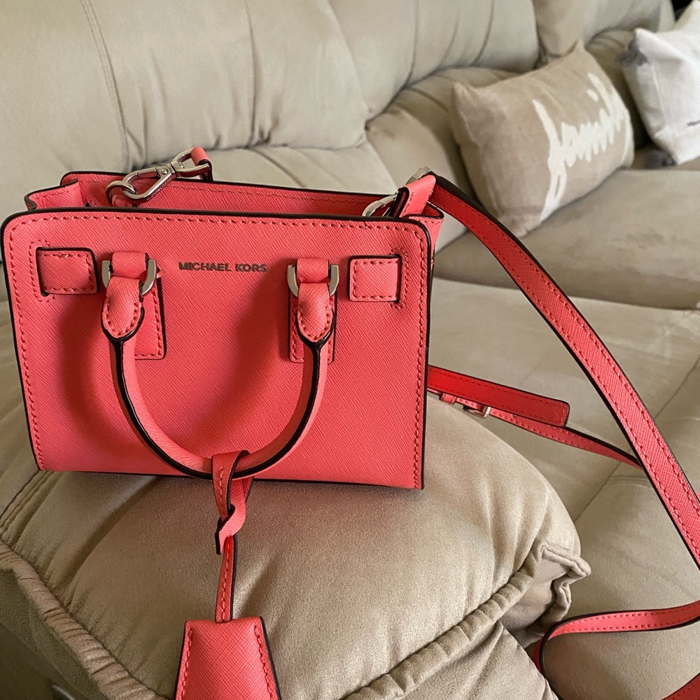 Cute Pink Xtra Small Michael Kors handbag. - Picture 2 of 4